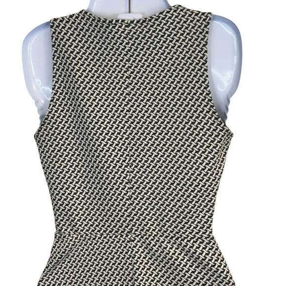 New Mango Suits Day Dress Fit and Flair Woven Back White Pattern V-Neck Womens 2 - Picture 6 of 8